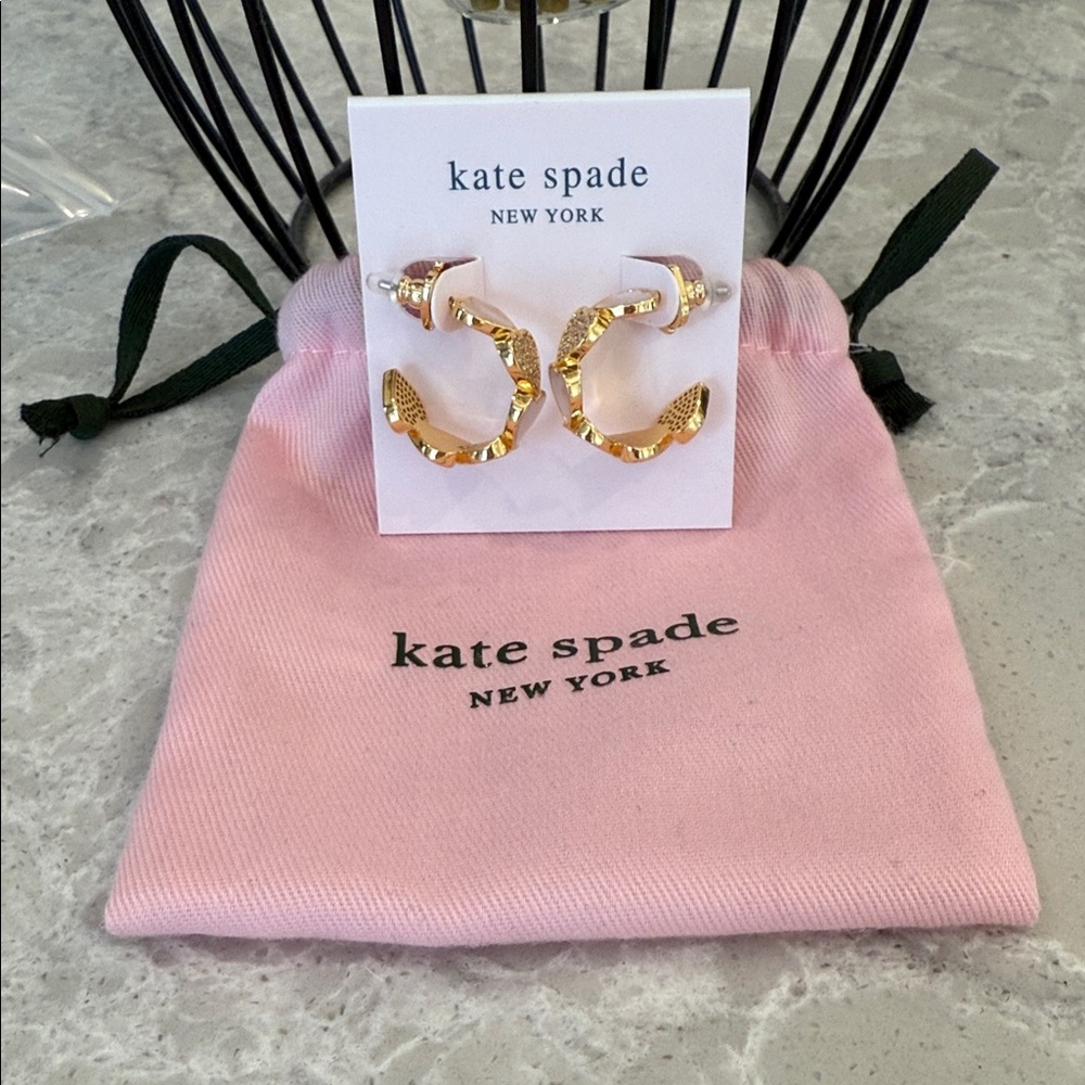 Kate Spade take heart huggie earrings - Picture 2 of 3